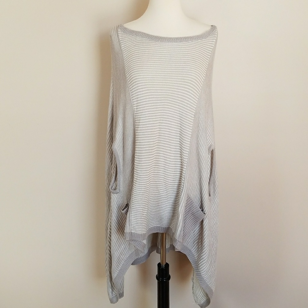 New York & Company Pale Gray Knit Poncho Sz L/XL